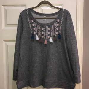 Avenue gray southwestern tassel top size 14/16